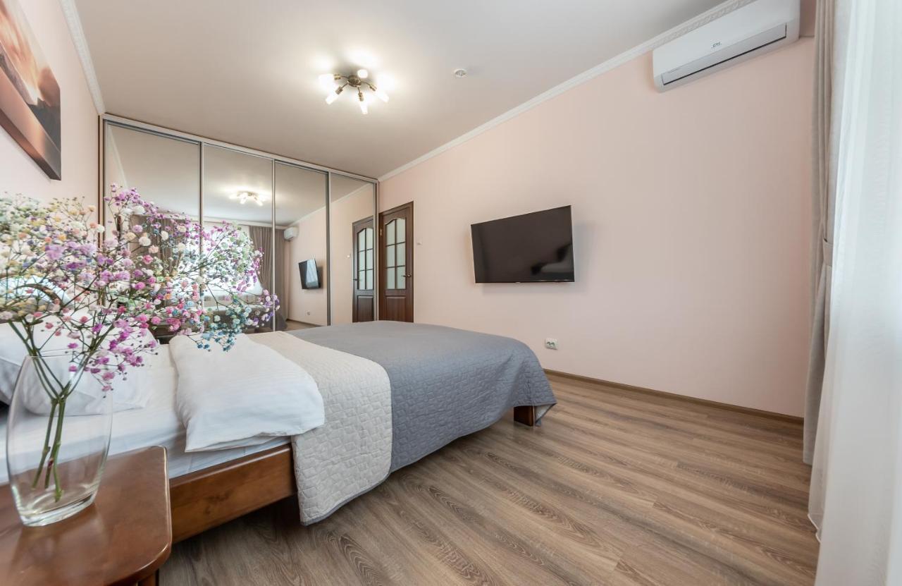 Осокорки Русовой 3 Apartman Kijev Kültér fotó